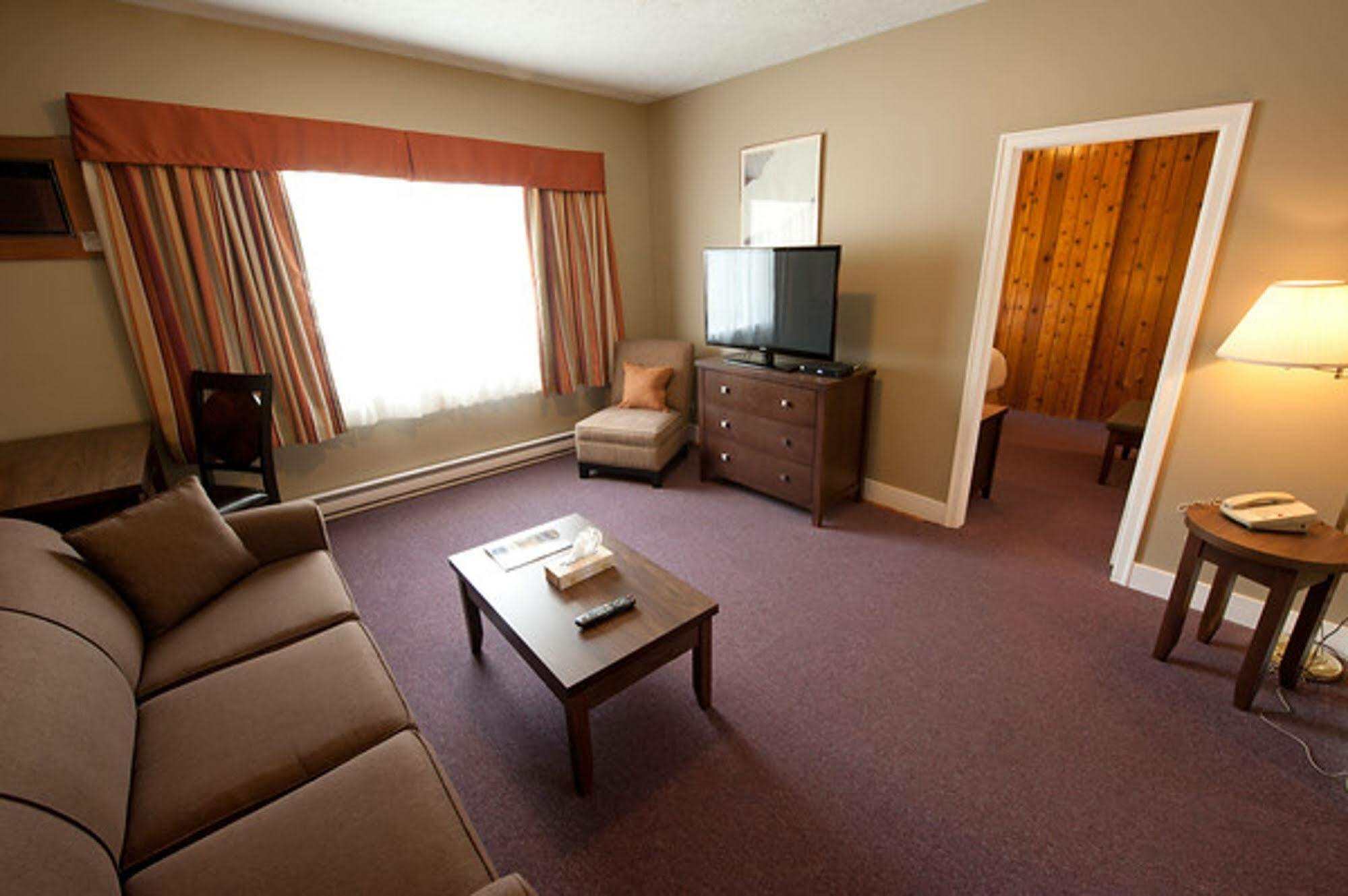 Alpine Inn & Suites เนลสัน ภายนอก รูปภาพ